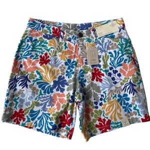 St John's Bay White Multi Floral Shorts Secretly Slender 7" Inseam Size 4 NWT